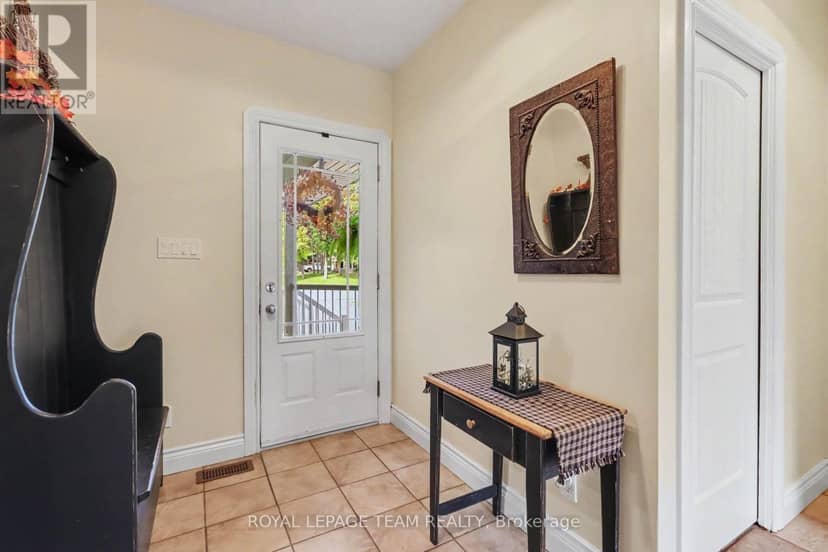 10496 St John Street, North Dundas, photo 3