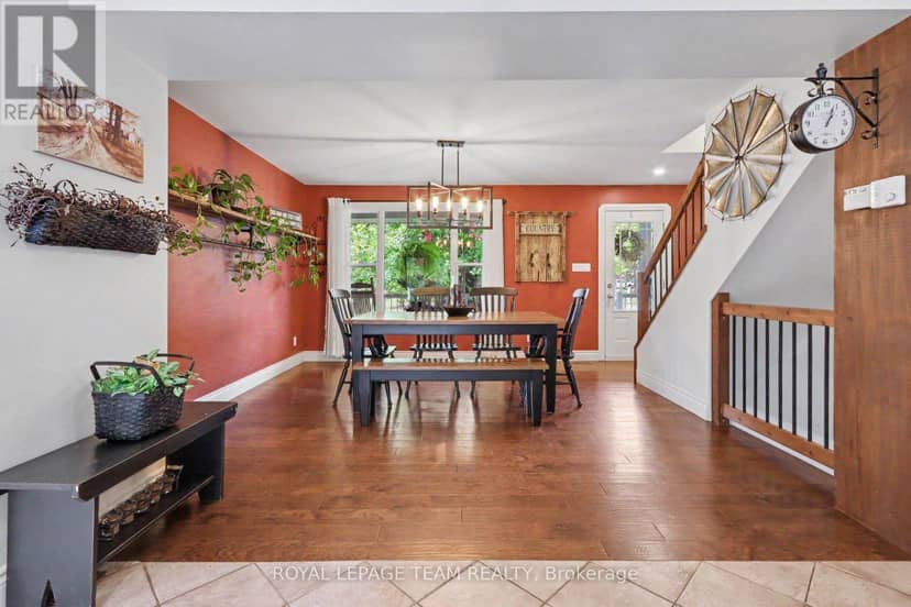 10496 St John Street, North Dundas, photo 4