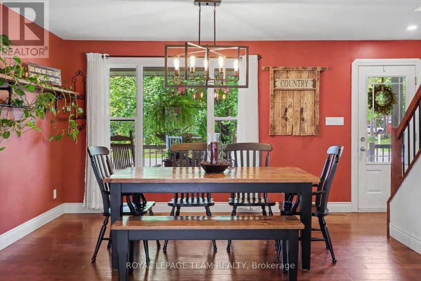 10496 St John Street, North Dundas, photo 5