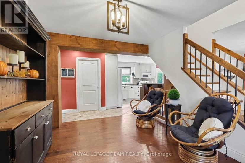 10496 St John Street, North Dundas, photo 7
