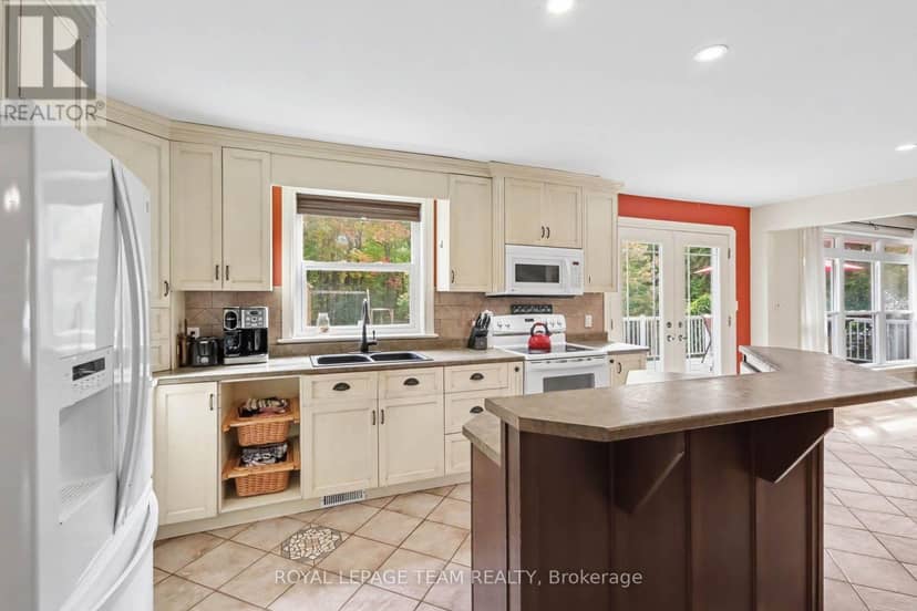 10496 St John Street, North Dundas, photo 8