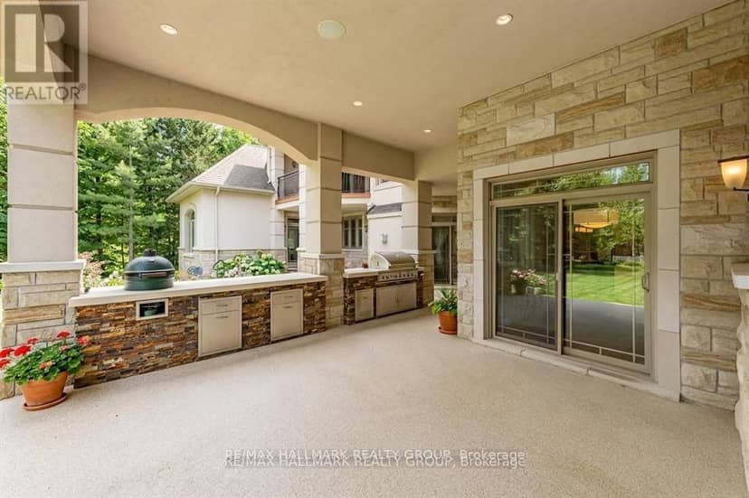 5800 Queenscourt Crescent — photo 16 of 40