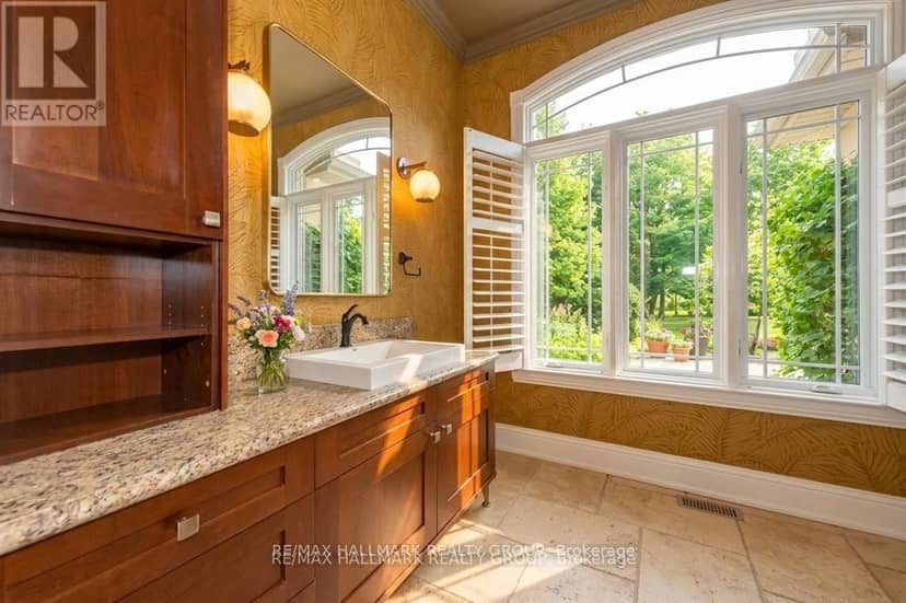 5800 Queenscourt Crescent — photo 19 of 40