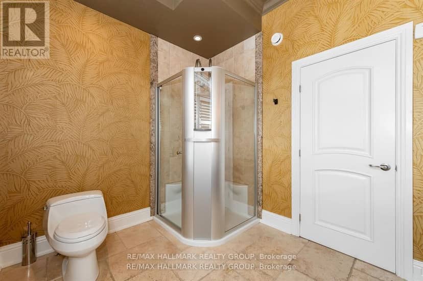 5800 Queenscourt Crescent — photo 20 of 40