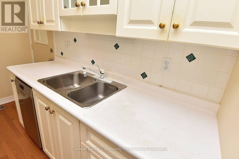 81 Aylmer Crescent — photo 15 of 37
