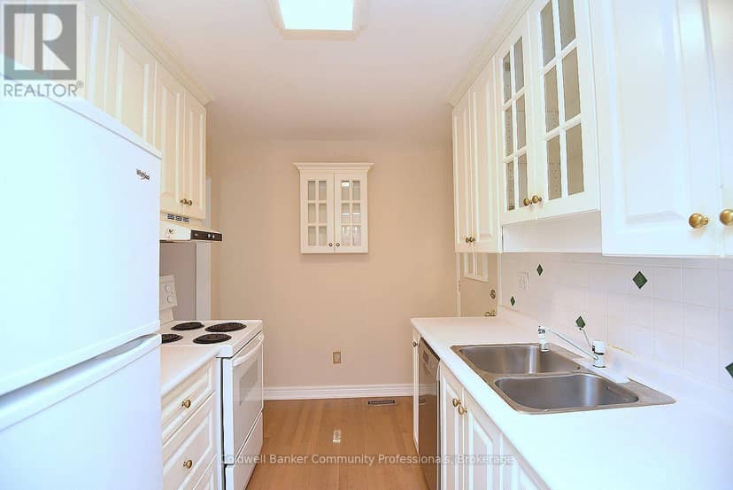 81 Aylmer Crescent — photo 17 of 37