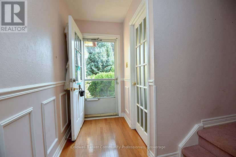81 Aylmer Crescent — photo 5 of 37