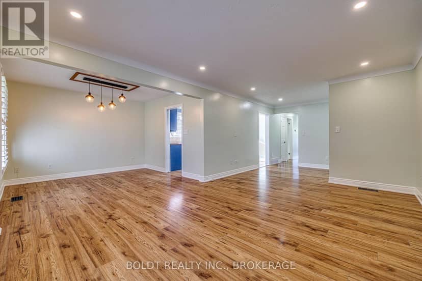 12 Bayshore Crescent — photo 10 of 40