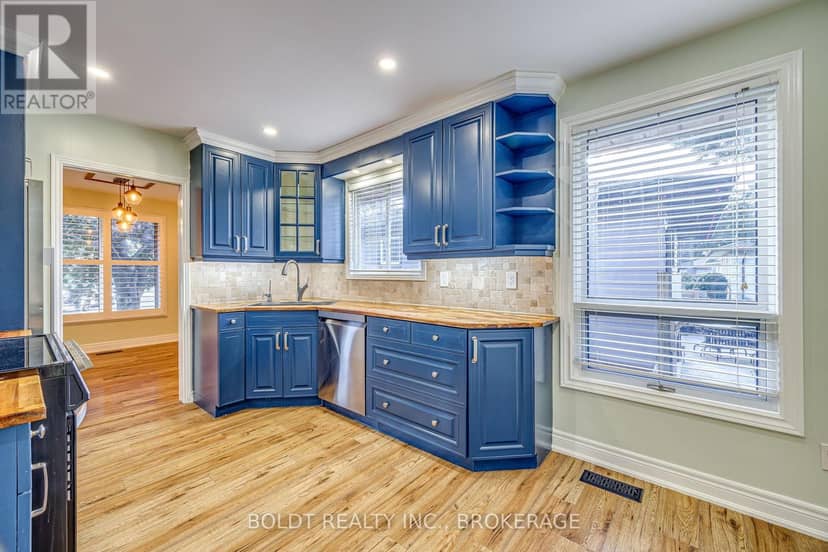 12 Bayshore Crescent — photo 13 of 40