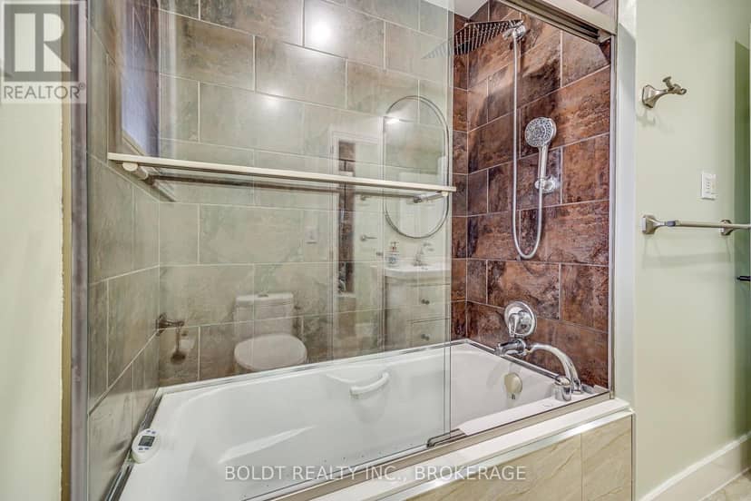 12 Bayshore Crescent — photo 21 of 40