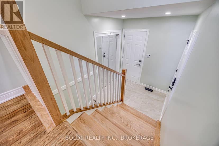 12 Bayshore Crescent — photo 28 of 40