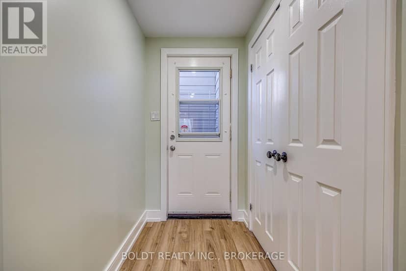 12 Bayshore Crescent — photo 31 of 40