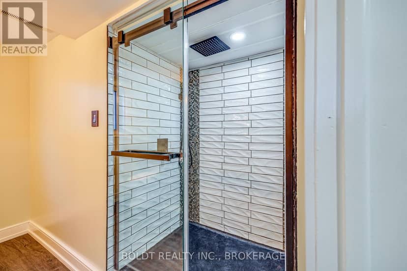 12 Bayshore Crescent — photo 37 of 40
