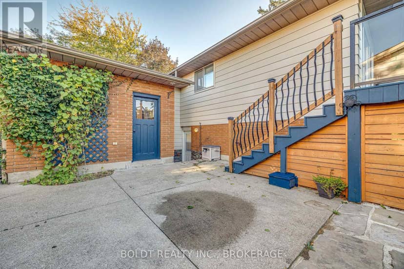 12 Bayshore Crescent — photo 38 of 40