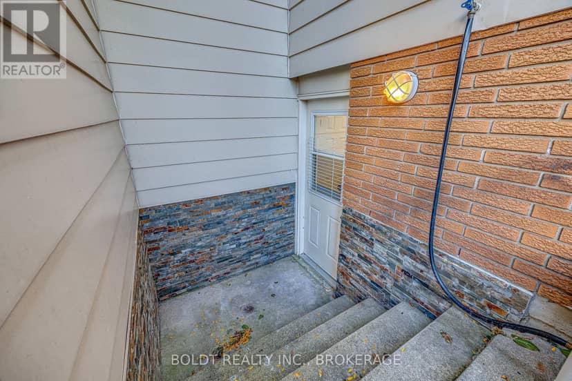 12 Bayshore Crescent — photo 39 of 40
