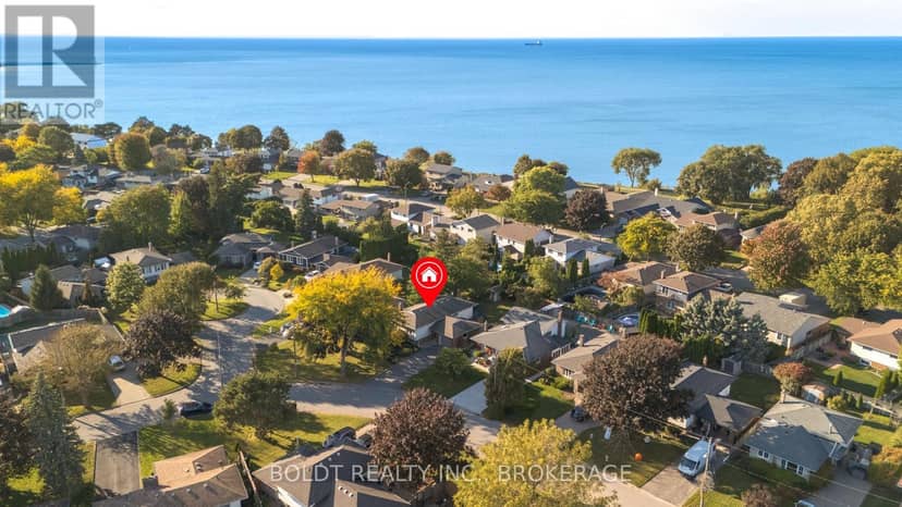 12 Bayshore Crescent — photo 4 of 40