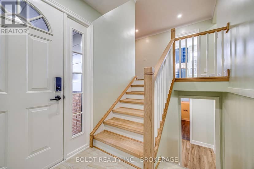 12 Bayshore Crescent — photo 8 of 40