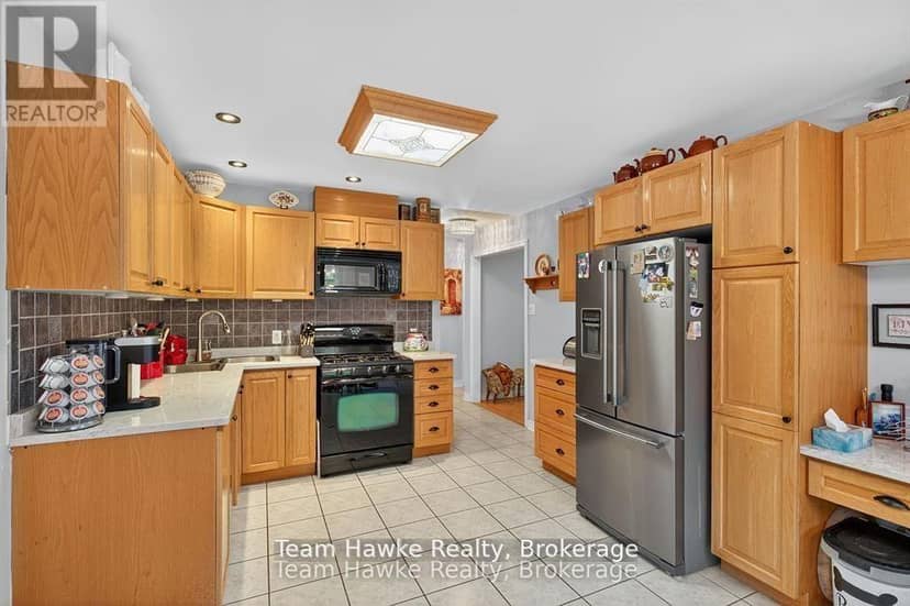 29 Boyd Crescent — photo 12 of 40