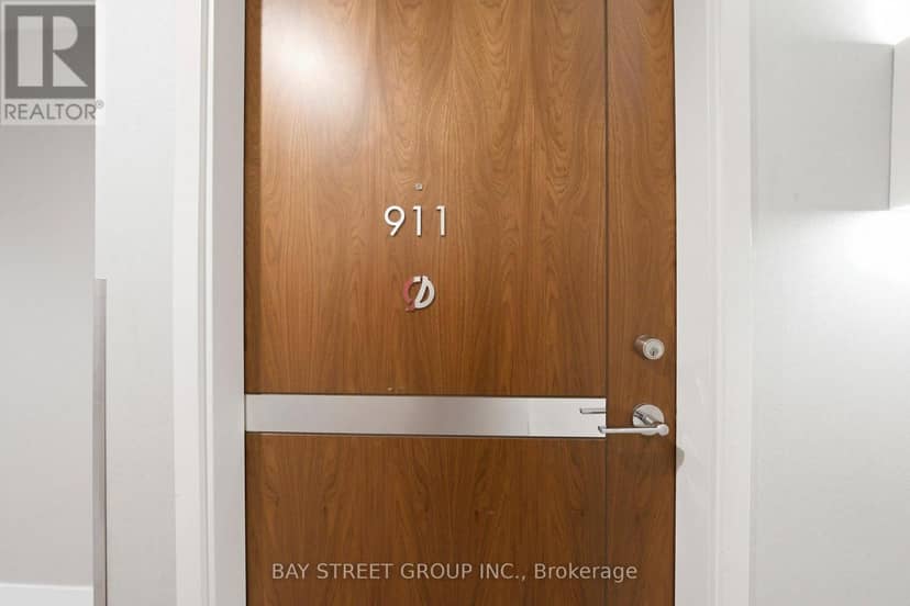 911 - 85 McMahon Drive, Toronto, photo 6