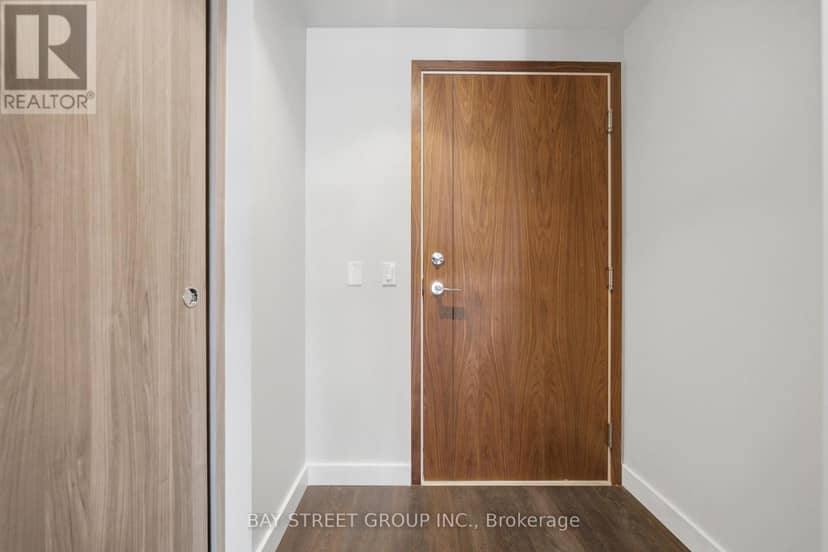 911 - 85 McMahon Drive, Toronto, photo 7