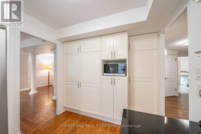 301 - 717 Eglinton Avenue W — photo 17 of 33