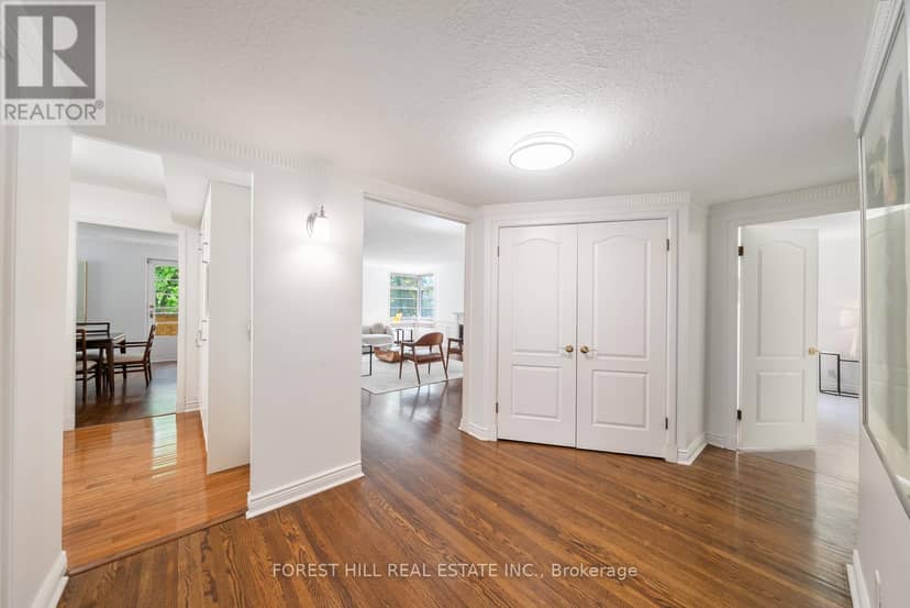 301 - 717 Eglinton Avenue W, Toronto, photo 3
