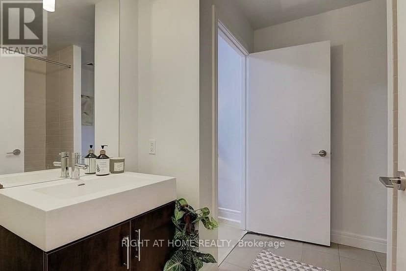 S 828 - 112 George Street — photo 27 of 34