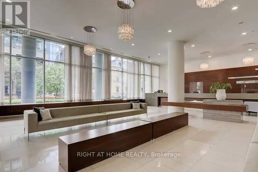 S 828 - 112 George Street — photo 3 of 34