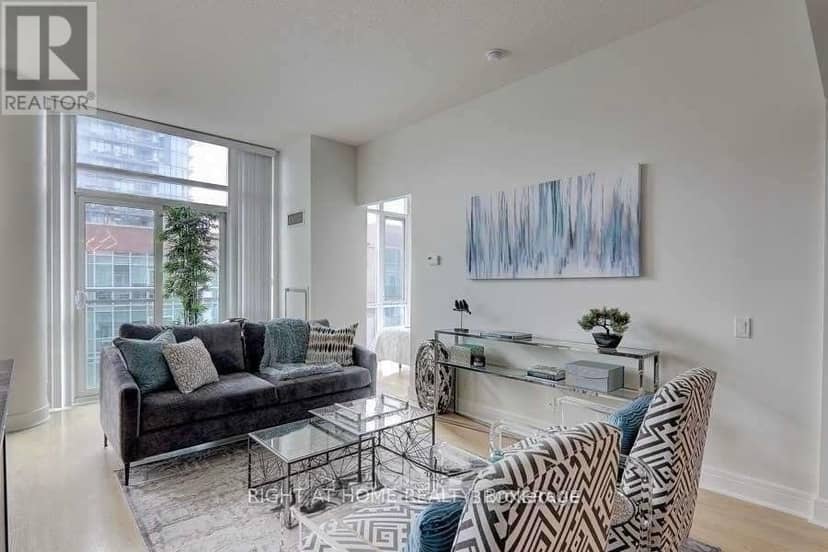 S 828 - 112 George Street — photo 8 of 34