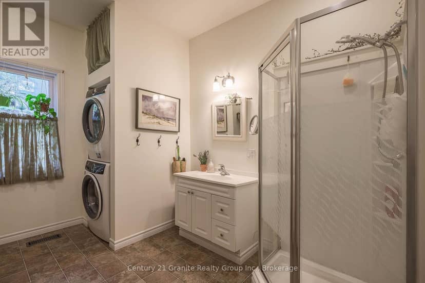 25 George Street — photo 17 of 40