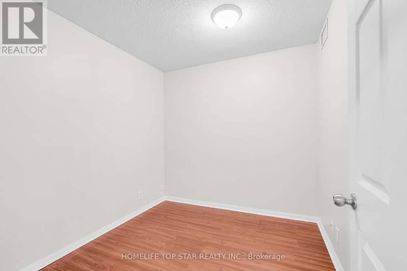 1011 - 8 Lee Centre Drive — photo 13 of 24