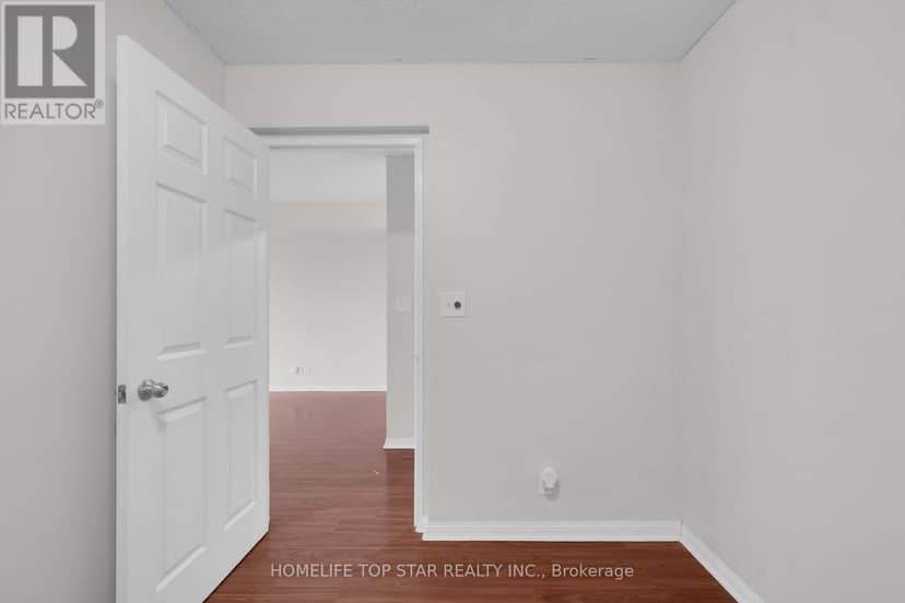 1011 - 8 Lee Centre Drive — photo 14 of 24
