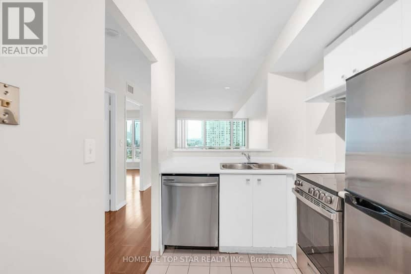 1011 - 8 Lee Centre Drive — photo 17 of 24