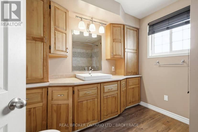 25 Dunbar Avenue — photo 15 of 40