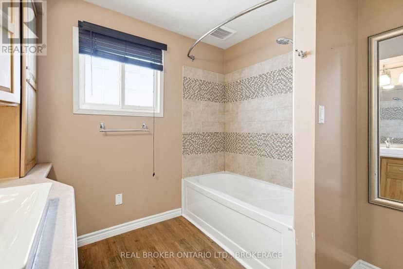 25 Dunbar Avenue — photo 16 of 40