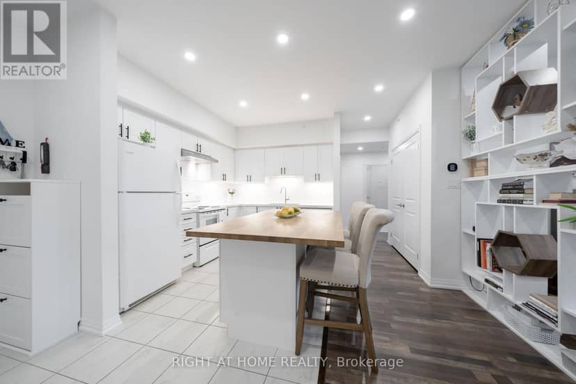 304 - 157 Wellington Street E — photo 11 of 32