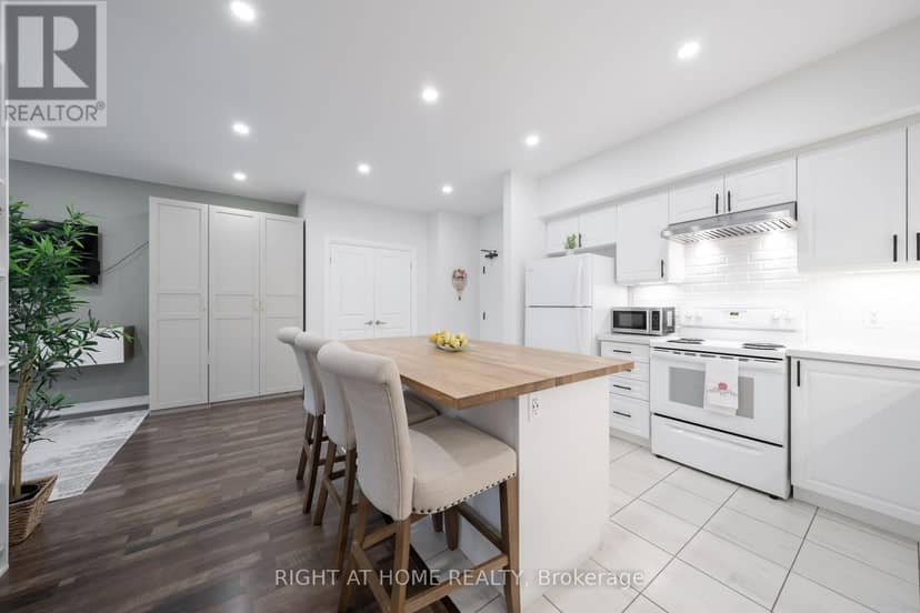 304 - 157 Wellington Street E — photo 13 of 32