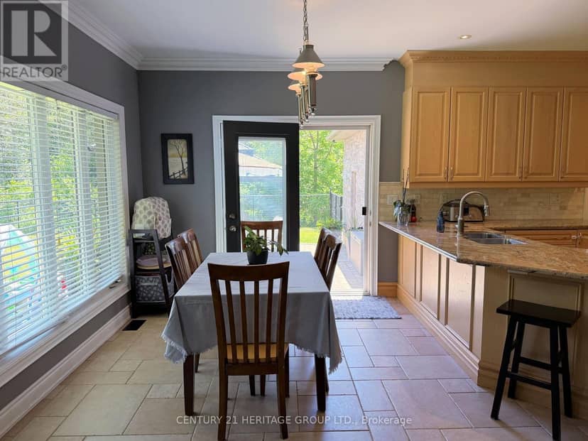 49 Shore Crescent — photo 14 of 36