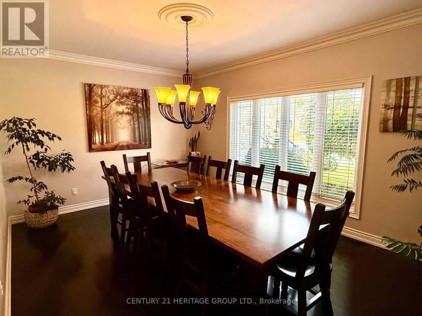49 Shore Crescent — photo 16 of 36