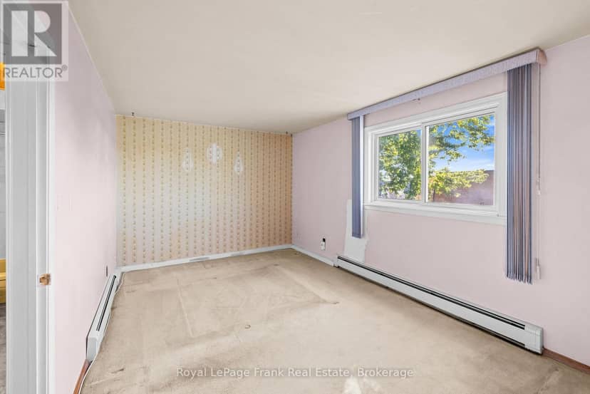 18 Reygate Court — photo 17 of 34