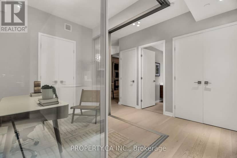 3002 - 488 University Avenue — photo 27 of 40