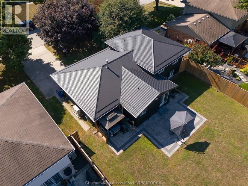 94 Ottawa Drive — photo 5 of 21