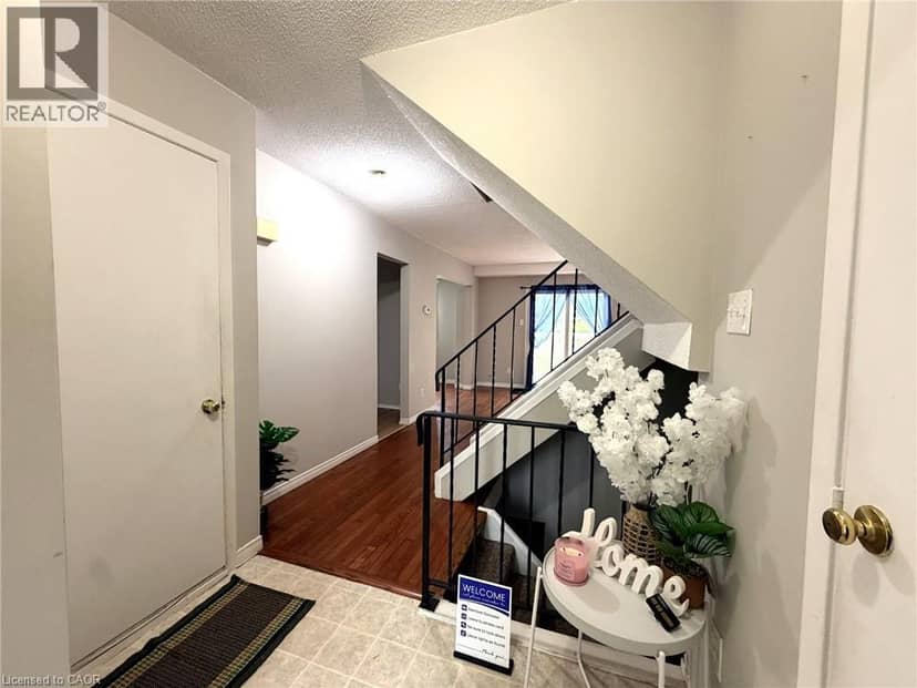 195 FERGUSON Drive Unit# 6, Woodstock, photo 2