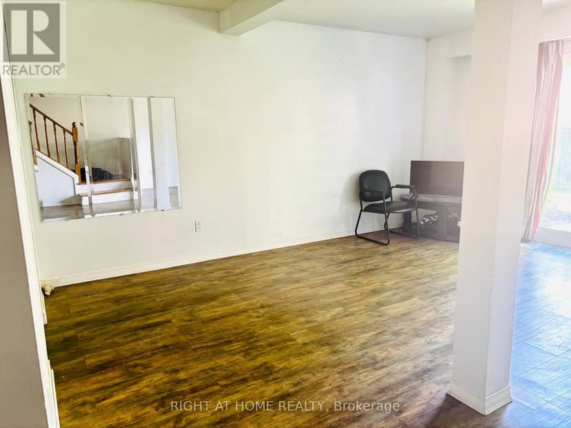 7 - 925 Bayly Street — photo 16 of 24