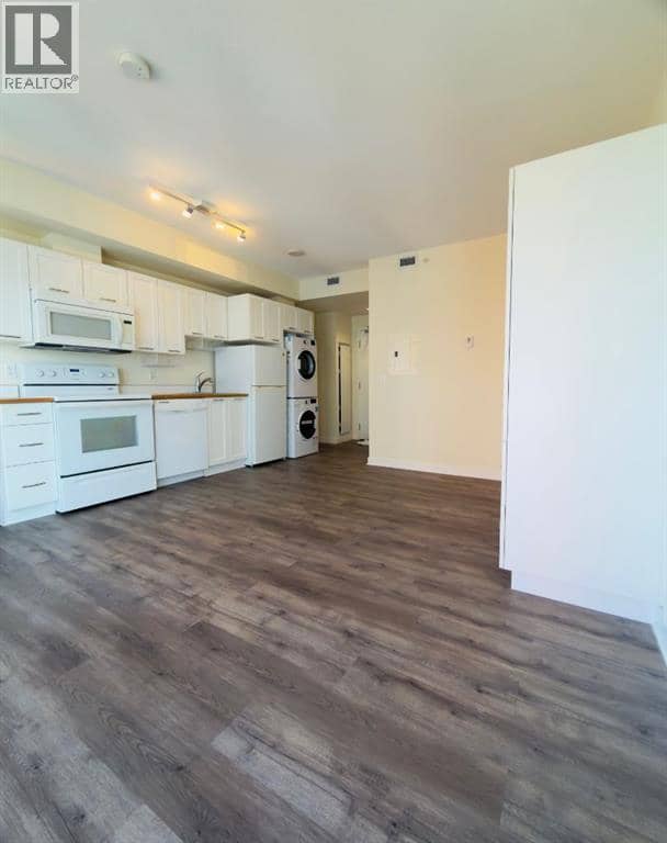 1509, 3820 Brentwood Road NW — photo 13 of 17