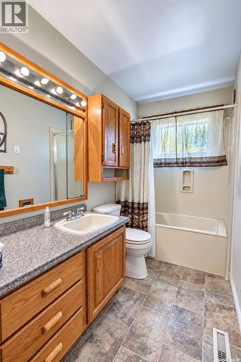 2338 McDonald AVENUE — photo 13 of 40