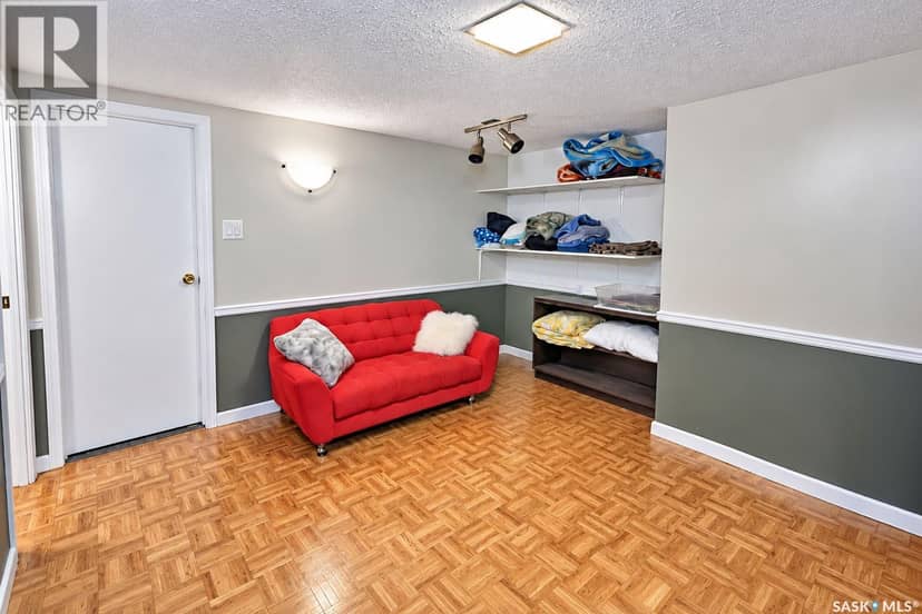 2338 McDonald AVENUE — photo 15 of 40