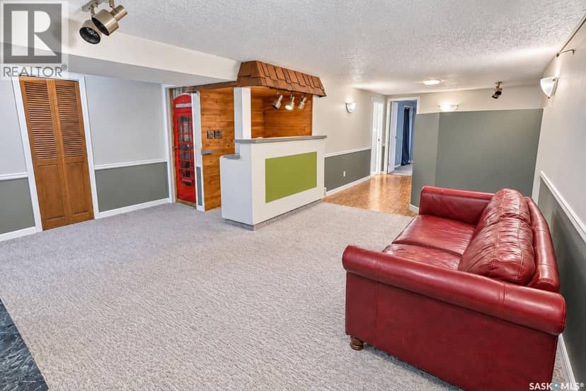 2338 McDonald AVENUE — photo 18 of 40