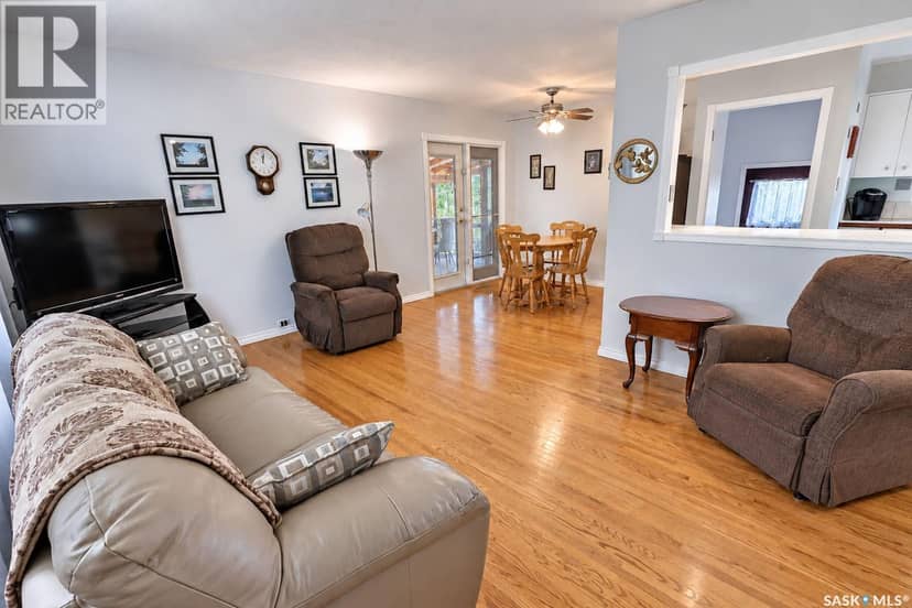 2338 McDonald AVENUE, Prince Albert, photo 2