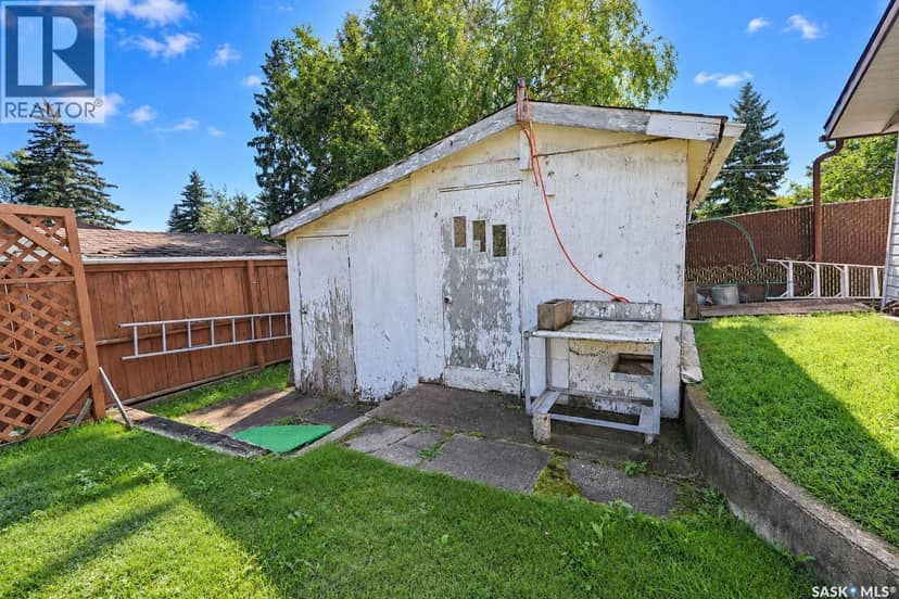 2338 McDonald AVENUE — photo 30 of 40